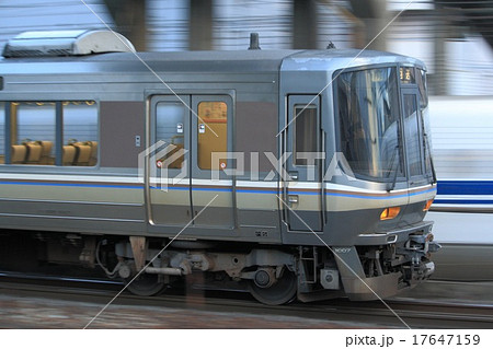 東海道本線の新快速電車 流し撮り の写真素材