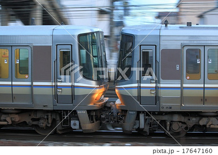 東海道本線の新快速電車 流し撮り の写真素材