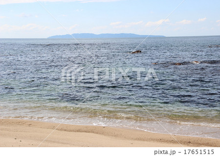 笹川流れから望む粟島 17651515
