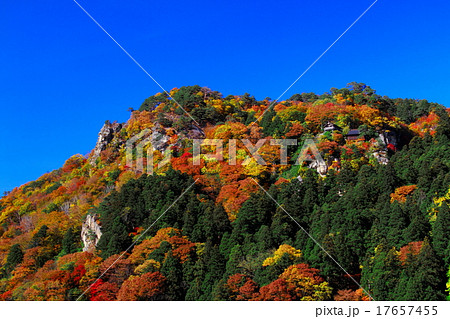 山寺の紅葉 17657455