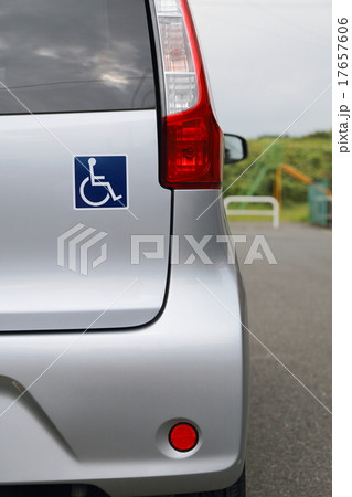 国際シンボルマーク 車椅子マーク 車いすマーク 障害者マーク 車 乗用車 軽自動車 自動車の写真素材