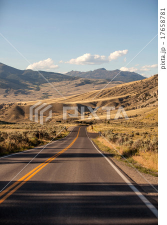 Road Along Yellowstone National Park 17658781