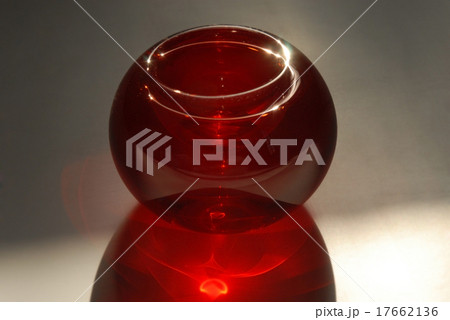 Red glass bowl 17662136