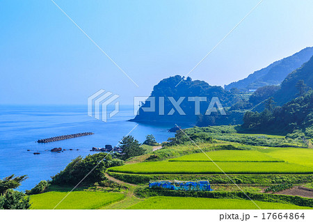 夏の能登半島　奥能登の海岸 17664864