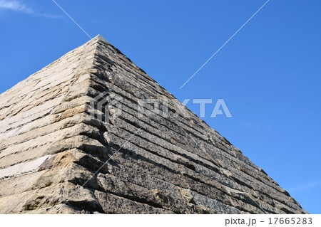 ピラミッドのある公園 ピラミッドのある公園 17665283