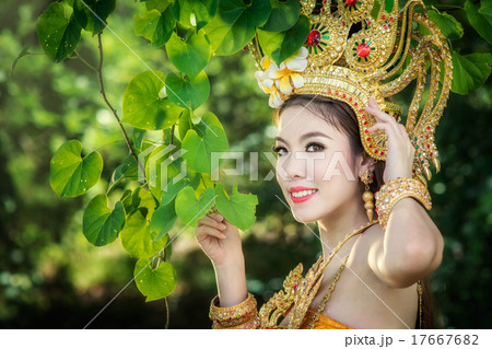 Cambodian woman in tradition dress Cambodian woman in tradition dress 17667682