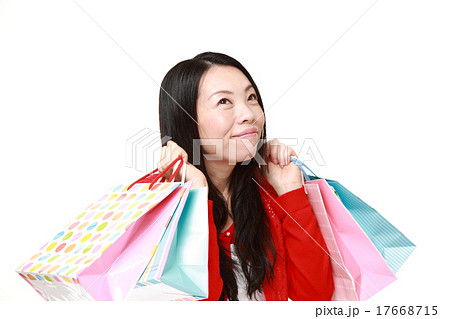 買い物中毒の女性 17668715