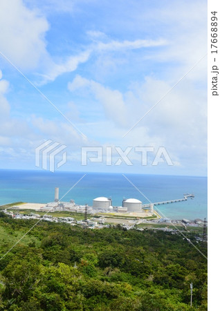 中城城跡から眺めた「中城湾」(沖縄県中頭郡北中城村・中城村) 中城城跡から眺めた「中城湾」(沖縄県中頭郡北中城村・中城村) 17668894