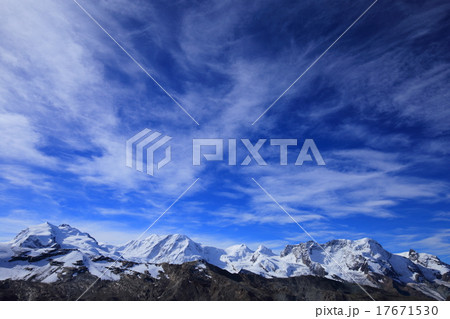 スイスアルプスの山並み 17671530
