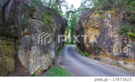 善光寺街道青柳宿切通 17671623