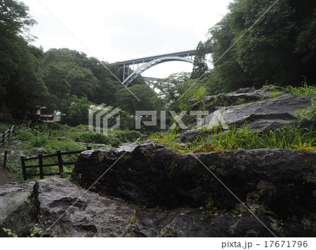 高千穂峡 陸橋を見上げて 高千穂峡 陸橋を見上げて 17671796
