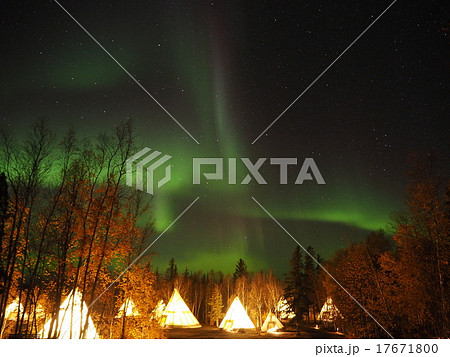 カナダ　イエローナイフのオーロラ 17671800