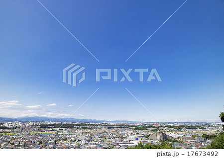 日野市の高台から見た住宅街の風景　 17673492