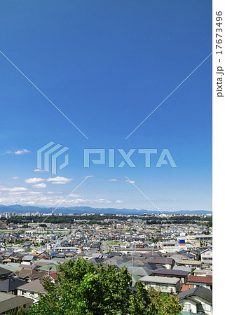 日野市の高台から見た住宅街の風景　 17673496