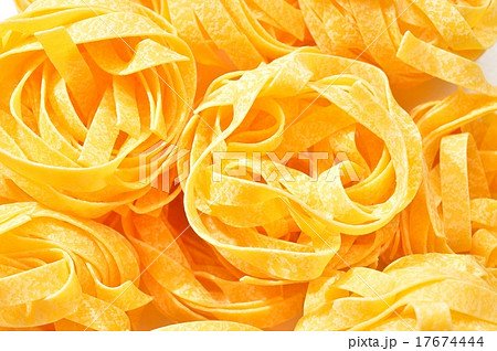 イタリアンパスタのフェットチーネ 乾麺 茹でていません の写真素材 イタリアンパスタのフェットチーネ 乾麺 茹でていません の写真素材