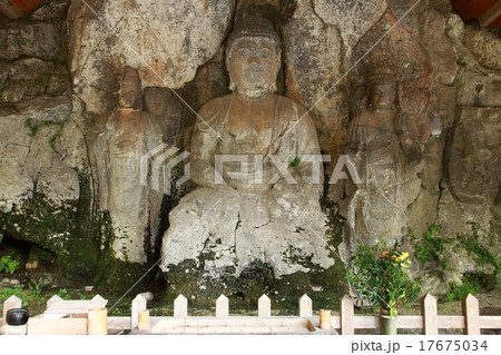 臼杵石仏ー阿弥陀三尊像 臼杵石仏ー阿弥陀三尊像 17675034