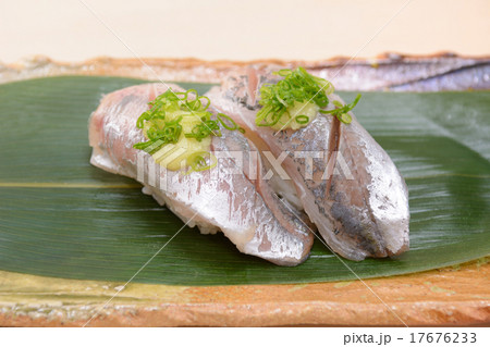 おいしい鰺の握り 17676233