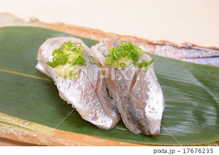 おいしい鰺の握り 17676235
