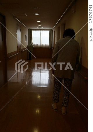 老人ホーム 暗い ネガティブ イメージ 老人ホーム 暗い ネガティブ イメージ 17676741