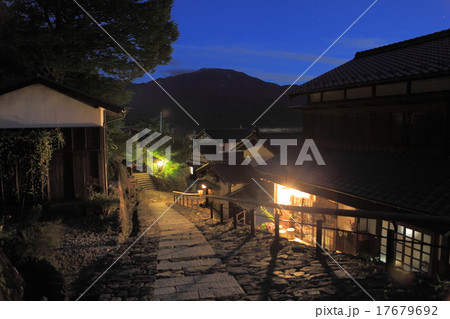 馬籠宿夜景 17679692