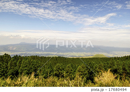 阿蘇のカルデラ 17680494