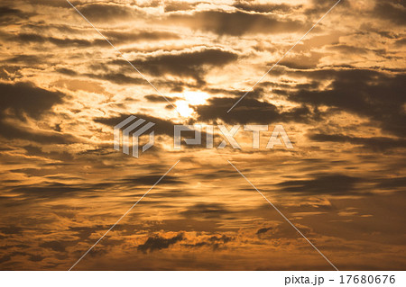 9月の朝日 17680676