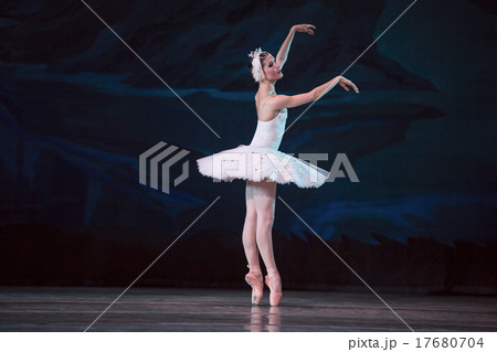 Prima ballerina white swan 17680704