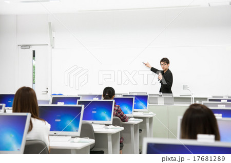 教育イメージ 講義風景 コンピュータルーム 教育イメージ 講義風景 コンピュータルーム 17681289