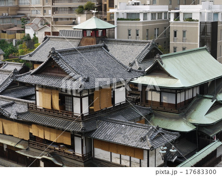 空の散歩道から見た道後温泉本館 空の散歩道から見た道後温泉本館 17683300