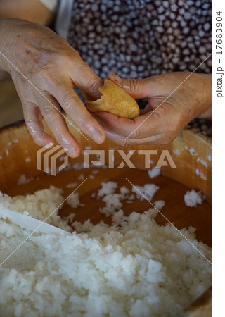 いなり寿司作成中 17683904