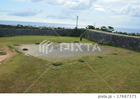 世界遺産･座喜味城（沖縄県中頭郡読谷村） 17687375