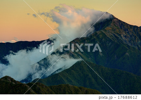 甲斐駒ヶ岳から夕照の北岳 甲斐駒ヶ岳から夕照の北岳 17688612
