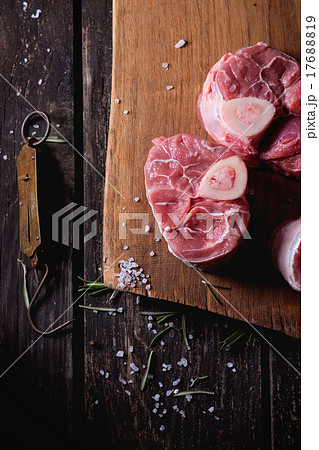 Raw osso buco Raw osso buco 17688819