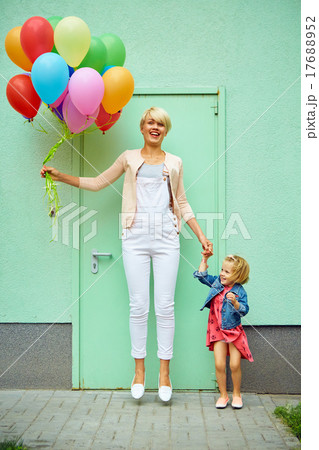mother and child with colorful balloons 17688952