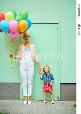 mother and child with colorful balloons 17688954