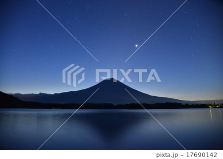 田貫湖から富士山と星空 17690142