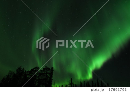 フィンランド サーリセルカのオーロラ 2015.09 17691791