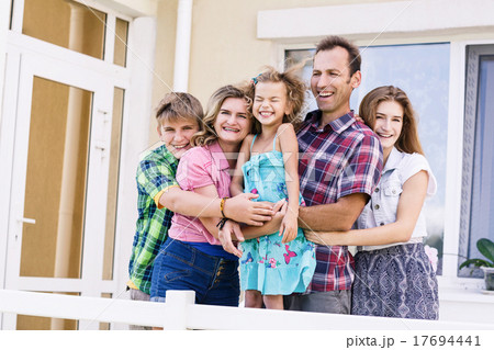 Big happy family Big happy family 17694441