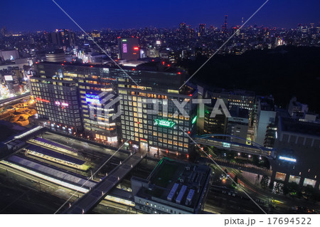新宿駅南口の夜景 新宿駅南口の夜景 17694522