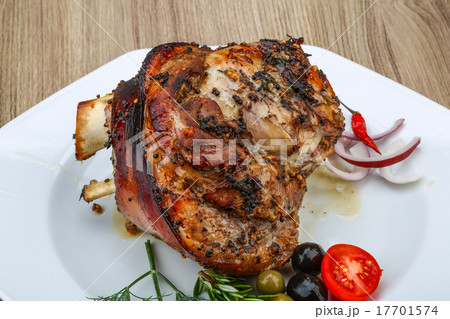 Roasted pork knee 17701574