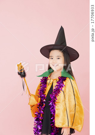 ハロウィンの仮装をした女の子 ハロウィンの仮装をした女の子 17706933