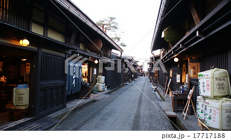 飛騨高山の古い街並み 17717188