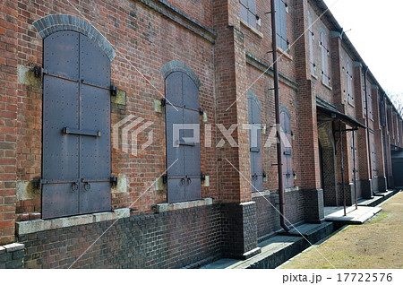 石川県金沢市　石川県立歴史博物館のレンガ壁と鎧戸 17722576