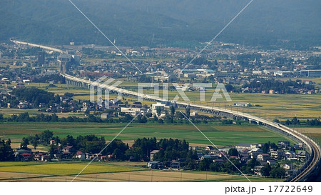 北陸新幹線と上越妙高駅の秋 17722649