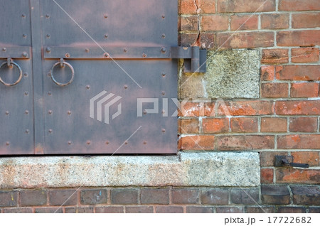 石川県金沢市　石川県立歴史博物館の鎧戸 17722682