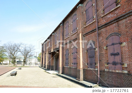 石川県金沢市　石川県立歴史博物館のレンガ壁と広場 17722761