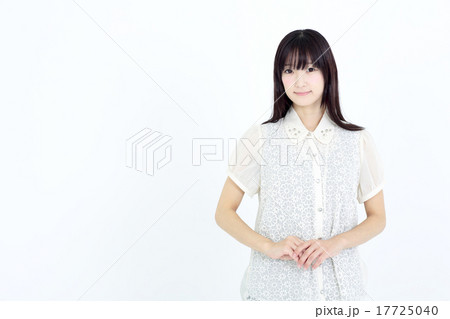 白いブラウスの女性 白いブラウスの女性 17725040