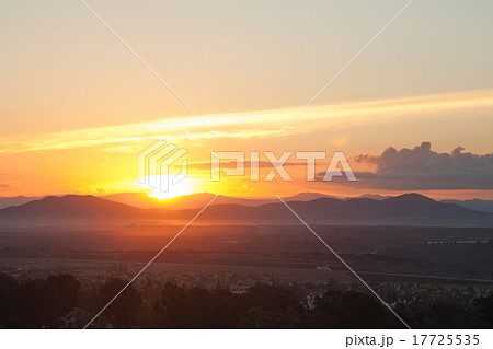 山々の目覚め 日の出 17725535