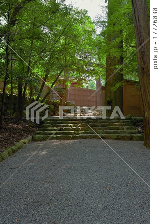 伊勢内宮の佇まい 17726838