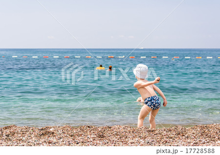 Little boy play near sea Little boy play near sea 17728588
